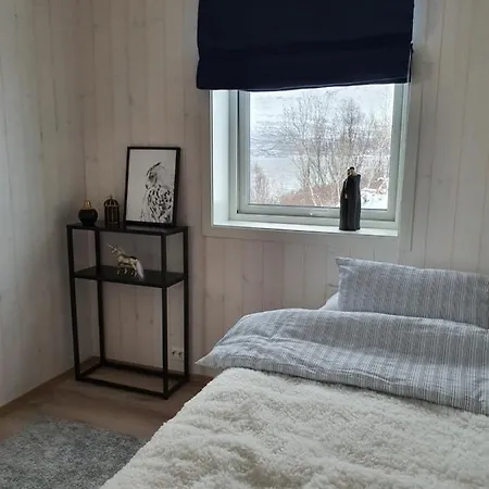 Amazing Cabin In Lyngen Feriehus