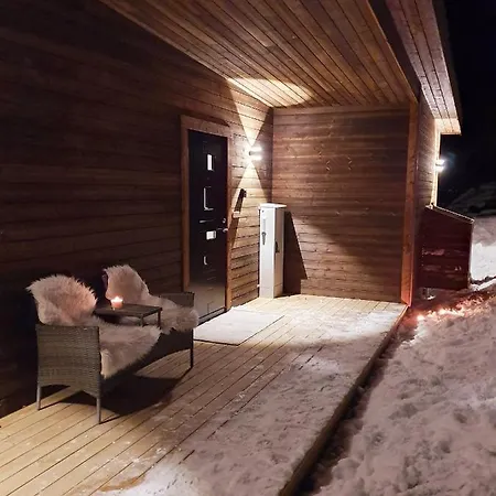Amazing Cabin In Lyngen Feriehus